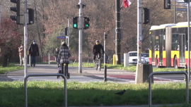 Rowery i hulajnogi na przejściu dla pieszych - jesień 2021 r. [przebitki] News powiązane z jesień