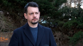 Napięcia geopolityczne podbijają emocje na rynku ropy, ale nie zakłócają dostaw. Przewidywana w 2026 r. nadpodaż ma utrzymywać niskie notowania
