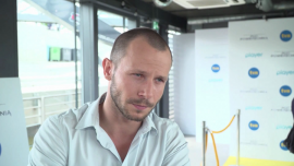 Mateusz Banasiuk: zostałem aktorem, żeby pracować w takich serialach jak „Pod powierzchnią”